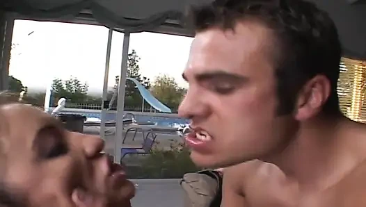 Подросток трахает двух профессиональных девушек