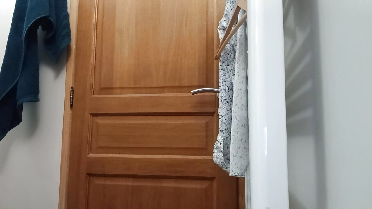 Big cock shaken in stepmom's toilet