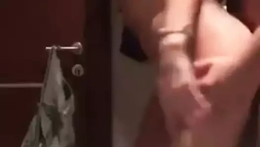 Amatör sikme içinde the banyo