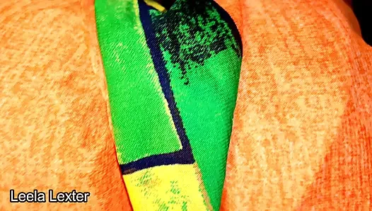 Indische punjabi-betrügende ehefrau sieht perfekt aus, desi sexy in diesem heißen kleid, während ihre natürlichen schönen saftigen möpse gelutscht werden