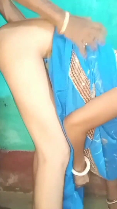Must-see moment from "Desi baddi shali ki shadi me bular chudai Saree me shali javani baddi mast mast hai gand aur chut"