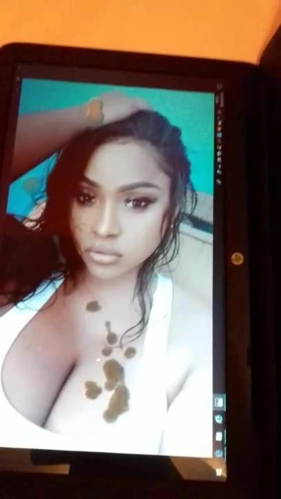 Hommage au sperme pour Yanique Curvy
