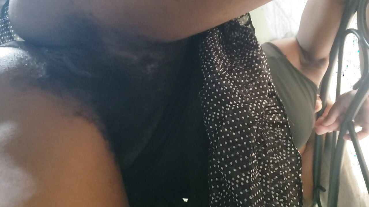 Milf de coño caliente y culo abierto de cerca esperando follar