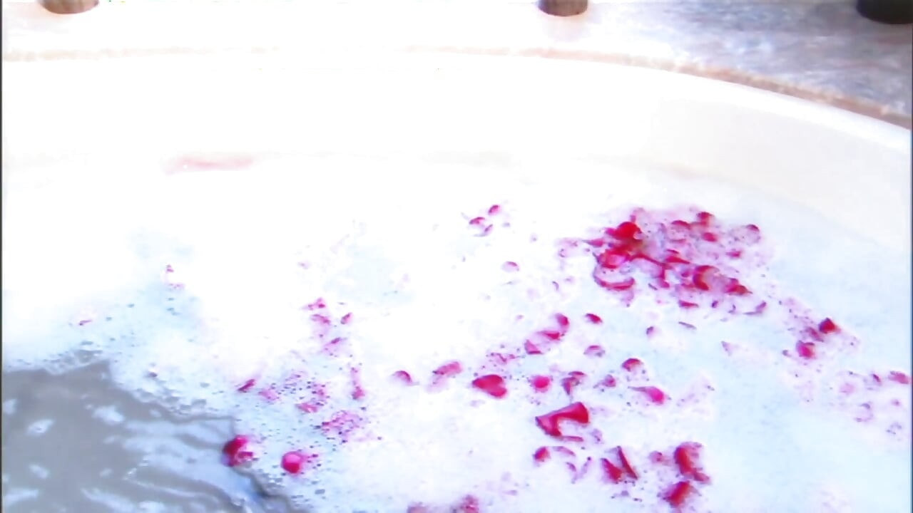 Σέξι ξανθιά γαμιέται στο μπάνιο