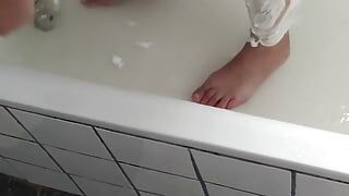 Raspando e tomando banho