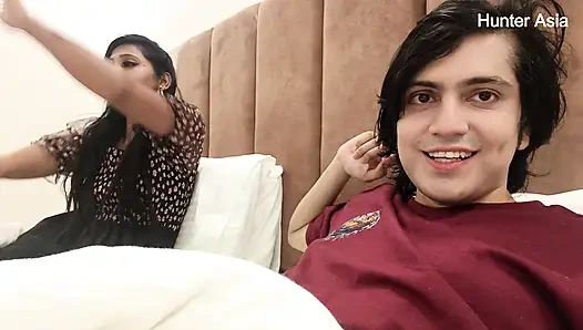 Orta Yaşlı Seksi Kadın Kocasını Genç Bir Erkek Arkadaşıyla Aldatıyor