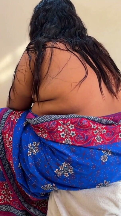 Moti Gand Vali Without Blouse Tamil Aunty Jab Washing Blouse Panty Tab uski mere lund chosa aur Chodui cata hu | Clip 1