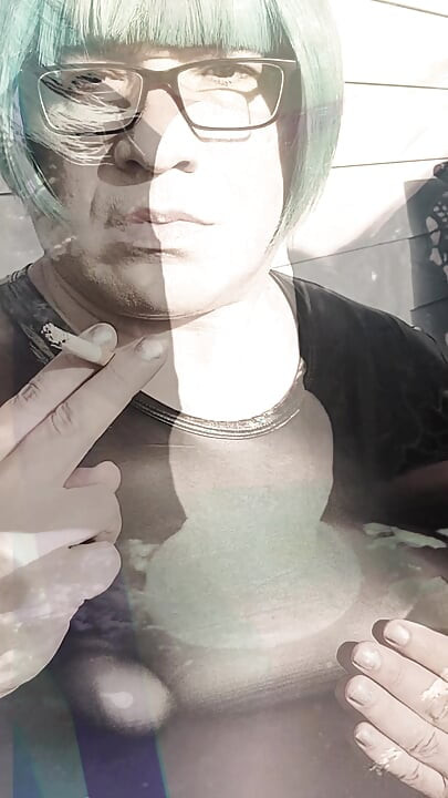 Kandi สาวร่านน้องสาวเซ็กซี่สูบบุหรี่และดูดเลอะเทอะ