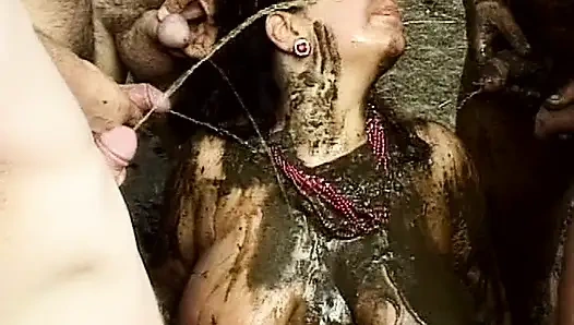 Tombul Fransız çiftlik kızı dağınık grup seks yapıyor