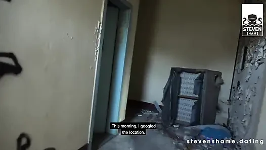 Candy Alexa eski bir hangarda sikiliyor!