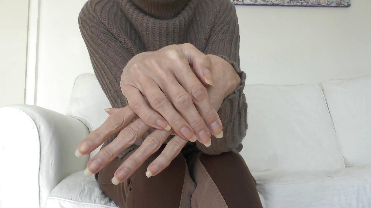 Kuku Panjang Semulajadi, Jari Tengah Dan Jari Snap, JOI, Lady Victoria Valente