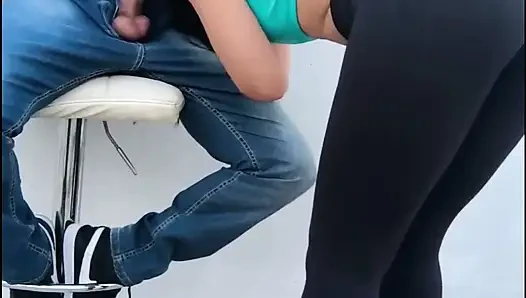 Mükemmel oral seks Ateşli esmeri aletimi emmesi için tuttum, ta ki poposuna boşalana kadar