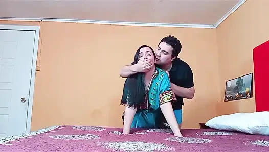 Ich fand eine indische Tante allein zu hause und fickte sie von hinten.