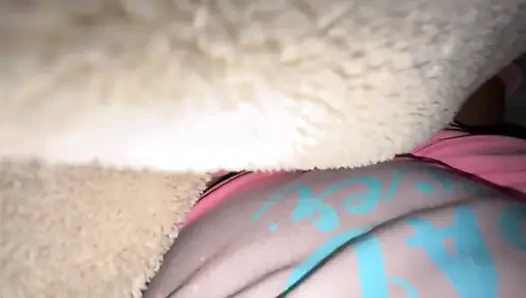 Mehrfache Orgasmen unter dem Laken