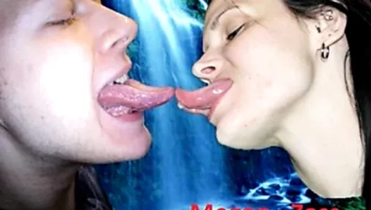 Megan Zass с длинным поцелуем на языке