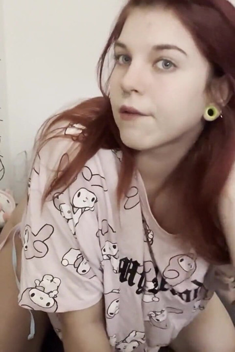 O elevă de 18 ani vrea sex după o plimbare (cine a legat-o?)