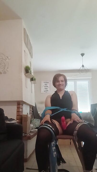 Self bondage, cumshot
