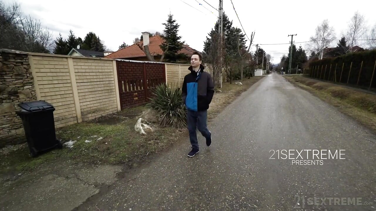 21 Sextreme - Niegrzeczna dojrzała macocha otrzymuje gorące wytryski w twarz