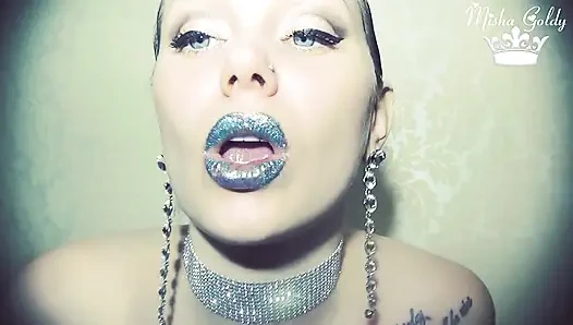 Bibir glittery biru berbau & menyembah