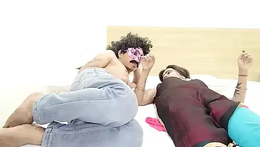 En iyi arkadaşımın karısı tatlı yengeyi sert sikiyorum, tam Hintçe video