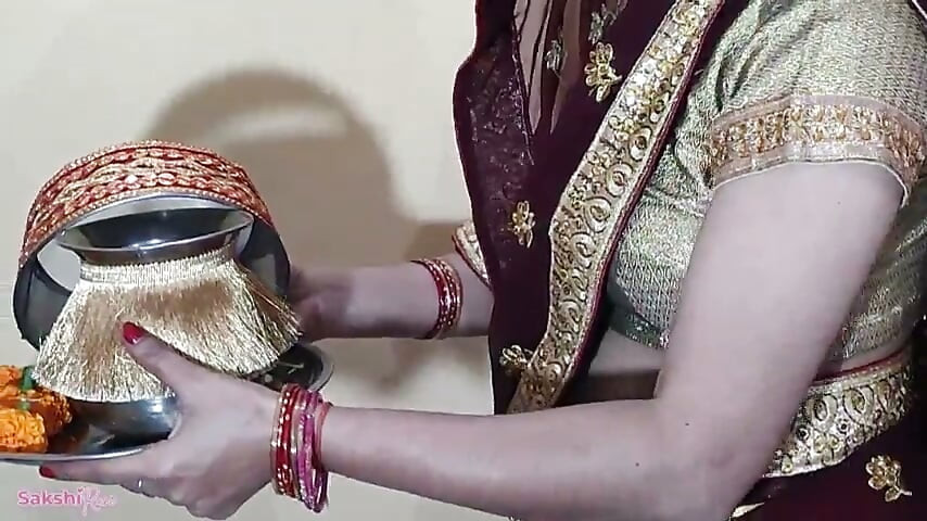 På Karvachauth blev jeg kneppet igen og igen, fasten blev brudt med piksaft, hele natten blev jeg bollet hårdt, og lagenet blev gennemblødt af fissevæske