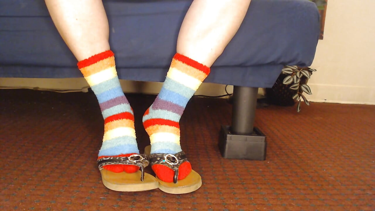 Fuzzy regenboogsokken raden leren teenslippers