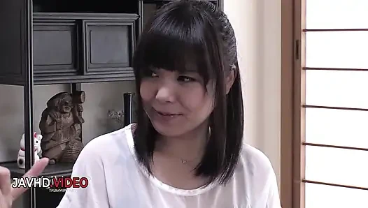 Sinnlicher JAv-start mit einem japanischen blowjob führt zu frechen pornospielen
