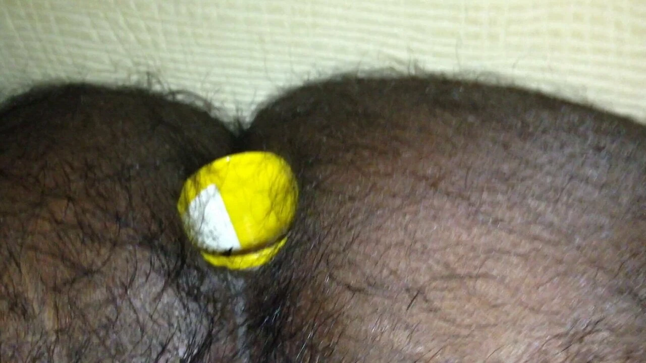 Giocattolo dal culo profondo nella sega del mio uomo. sborra .. buonissimo