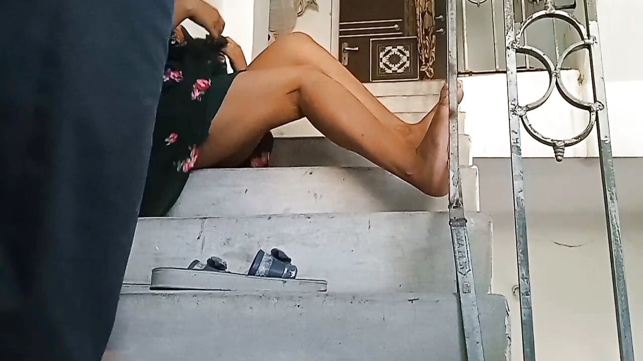 整備士はバスルームでオーナーの継娘を犯した
