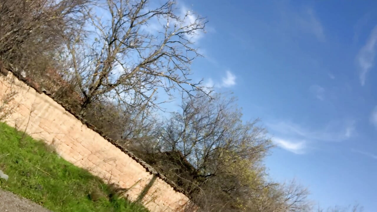 Meztelenül sétálni napsütéses napon