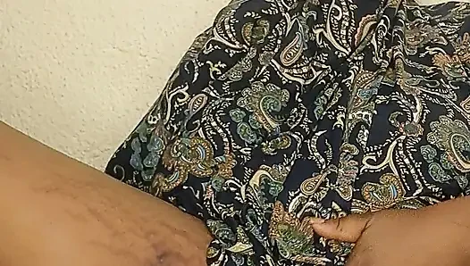 Arabian mom trying to squirt in her bedroom