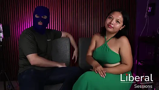 Cuckold meminjamkan istrinya, dia akan disetubuhi di hmh threesome