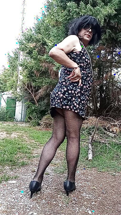 Trans pissing outdoor