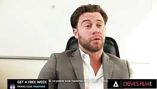DEVILS FILM - büro-schätzchen Jesse pony bekommt ihren hübschen arsch vollgespritzt und ihr gesicht von ihrem chef mit sperma bedeckt