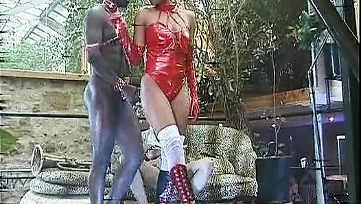 cewek semok kulit hitam ini dientot habis-habisan sama besar pria kulit hitam sampai menganga lebar