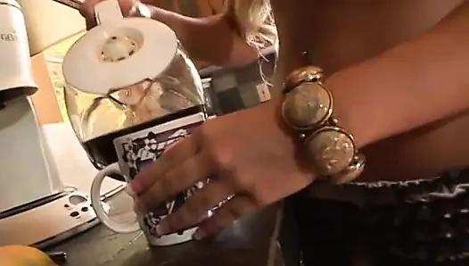 Älterer mann nutzt diese heiße junge Chloe Chanel mit einer muschi aus