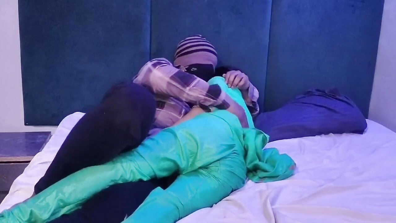 Kichen me step sister ko nanga kar jabar dasti pela
