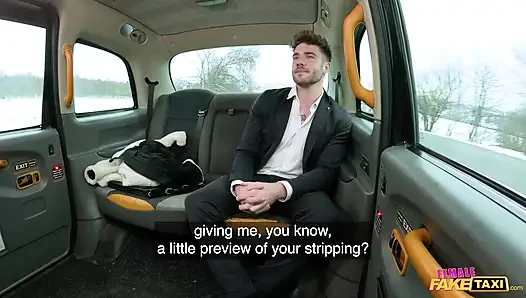Ich werde von einem klobigen männlichen modell hart gefickt - weibliches Fake Taxi