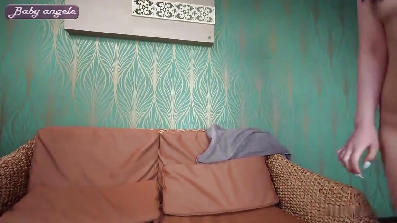意外的建议. 苗条美女大胆行动, 把一个安静的时刻变成改变生活的转折