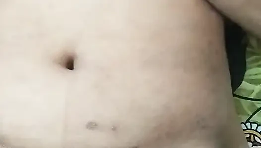 Mona selesai masturbasi
