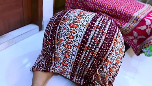 Ibu tiri mesir yang cantik terjebak di dalam meja sekarang dia ingin seks anal kasar dariku!