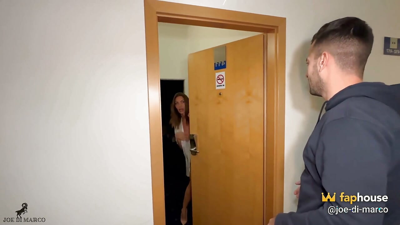 Jebanje u hotelskoj sobi sa Vittoria Divine