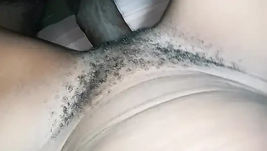 Bebek hitam besar Afrika menyetubuhi memek sempit