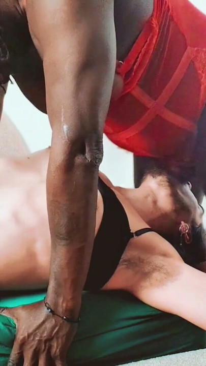 Ebony shemale facefucks Transgirl | Clip 1