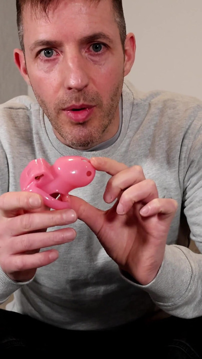 POV - Tom Bakers transforma você em sua boa menina de castidade