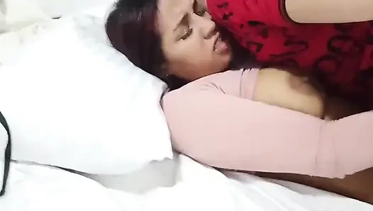 Брюнетка с большими натуральными сиськами трахается вкусно и без презерватива я нашел ее на свидании приложение