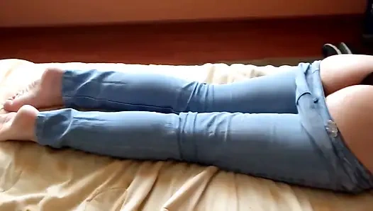 Приходят друзья моего пасыка и дают мне порции спермы в мою задницу, я обожаю их твердые члены.