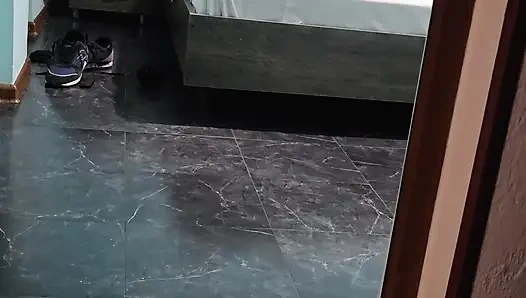 Suçüstü mü yakalandı? Hayır, kocam her saniye dışarıda film çekiyor