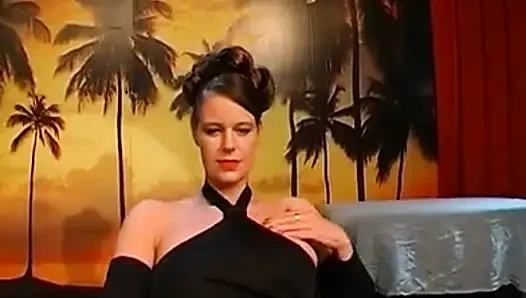 Ggg John Thompson - Eine Geile Deutsche Schlampe Wird in Goldener Dusche Von Kopf Bis Zehen Durchnässt