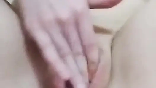 Kremsi olana kadar amcığıma mastürbasyon